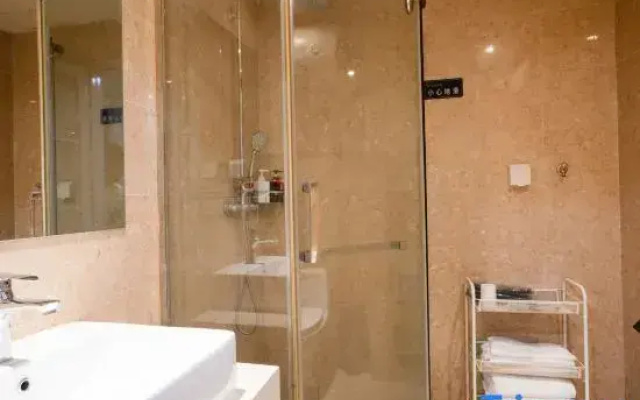 Weiterei E-sports Homestay (Fuyang Baolong Plaza)