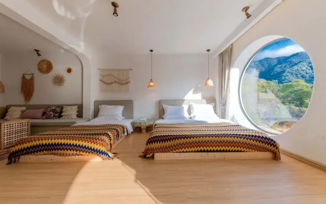 Distant Mountain Guesthouse