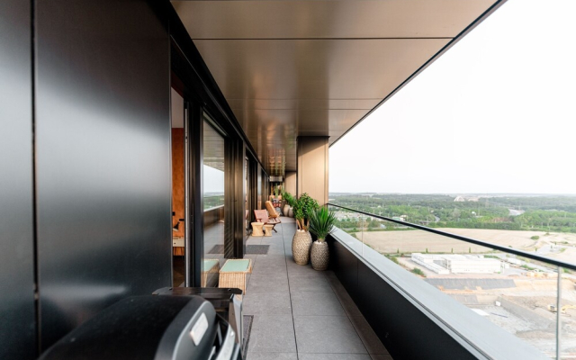 SKYLUX21-Designer Penthouse W Concierge