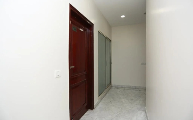 The Luxotica by OYO Rooms