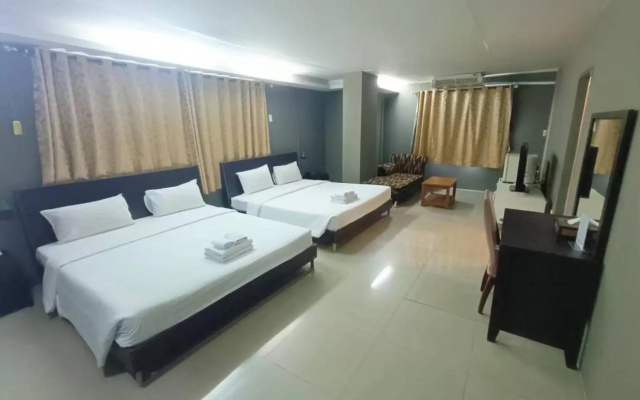 Centric Place Hotel
