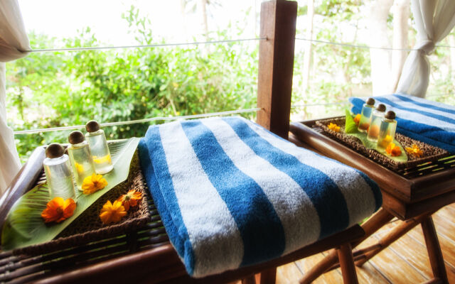 Amun Ini Beach Resort & Spa