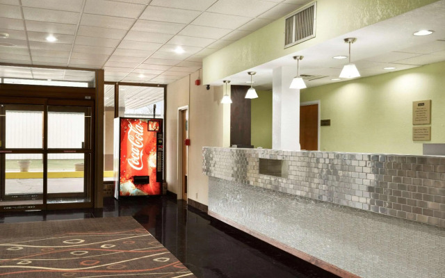 Travelodge by Wyndham Sturgis