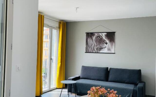 Antibes Old Center Charming Brand New Apartment