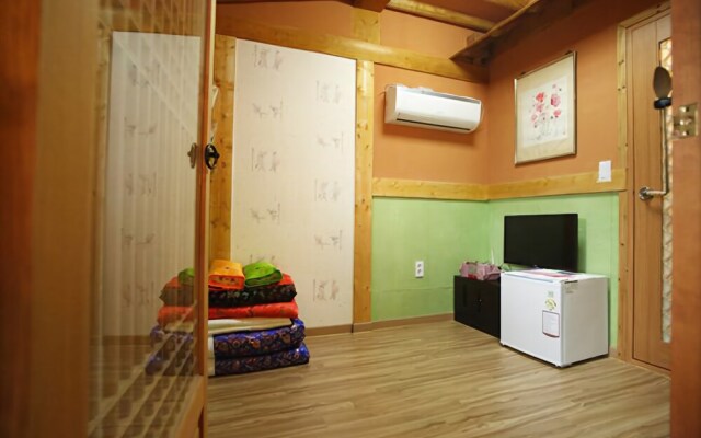 Jeonju Gangryeongjeon Guesthouse