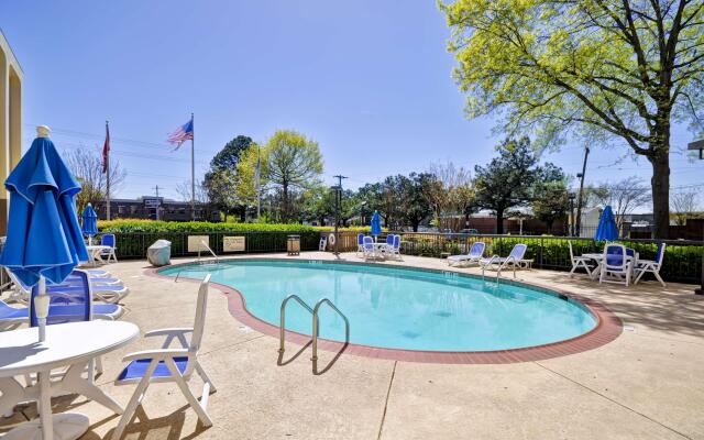 Hampton Inn Memphis-Poplar