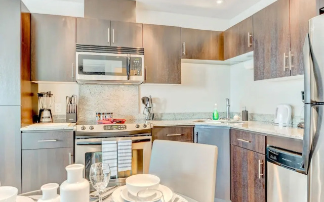 Luxury Condo With City Views Near Stampede Park