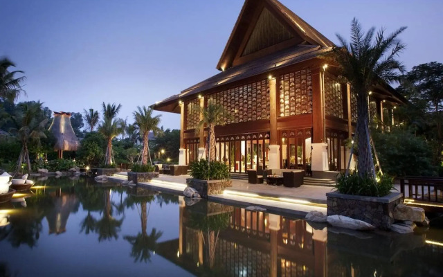 Shixishu Jianguo Yalong Bay Resort Hotel