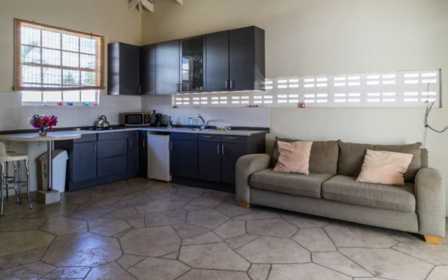 Tropical Breeze Apartments