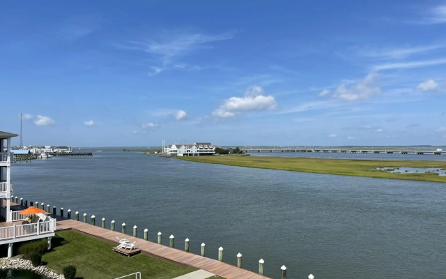 Comfort Suites Chincoteague Island Bayfront Resort