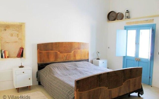 The Courtyard - Rosa