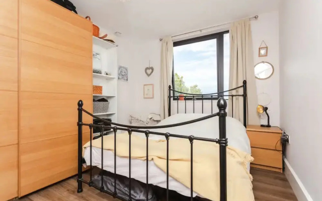 Serene 1 Bedroom Flat in Clapton With Balcony