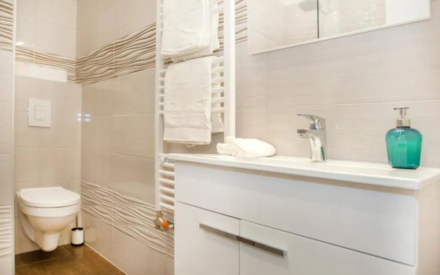 Robinia Apartment