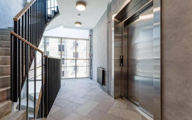 Central apartments, Quiet with Free Parking and AC.