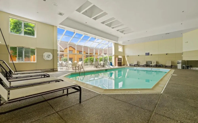 Chicago Club Inn Suites