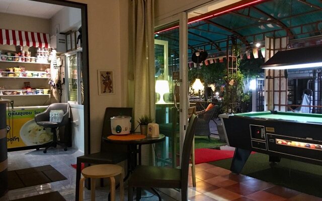 Aromdee Apartment