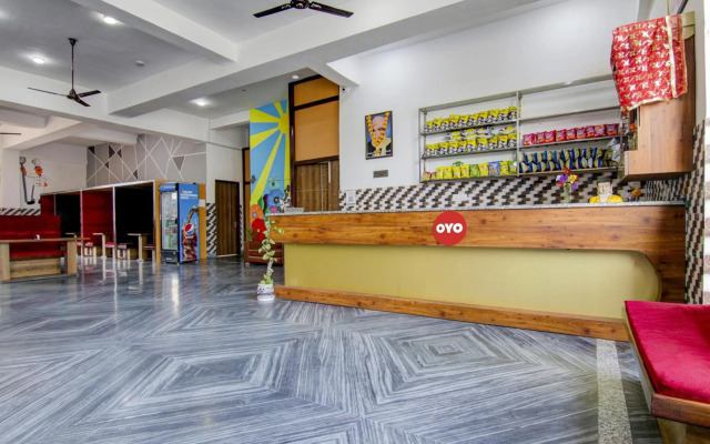 OYO Flagship 80495 Table And Talk