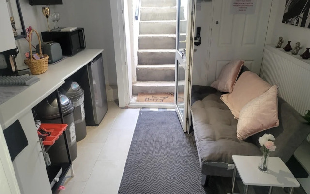 Hidden Treasure- 2 Beds Sleeps 3 Gillingham