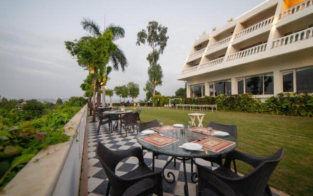 Hotel Hilltop Palace