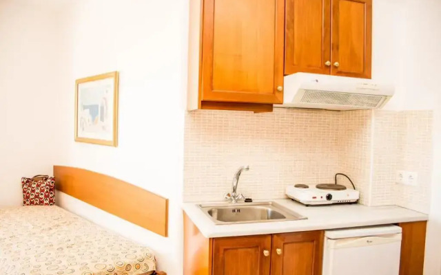 Villa Aphrodite Hotel Apartments Studios by Estia