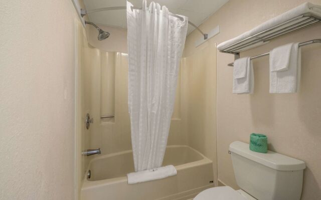Hibiscus Inn & Suites