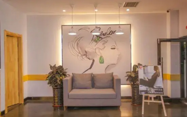 7 Days Premium Hotel (Dalian Airport Walmart Food Street)