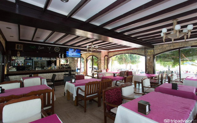 Leda Beach Hotel
