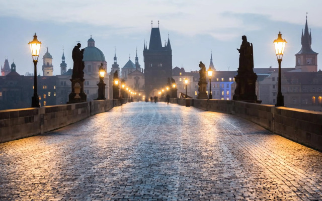 MOODs Charles Bridge