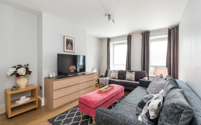 NEW 4BD Flat Next to the Oval Close to City Centre