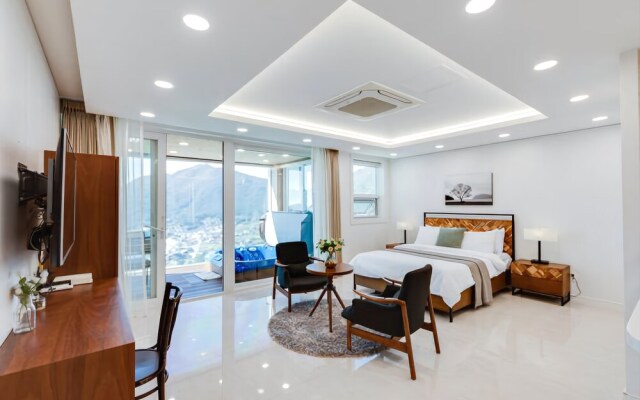 Geoje Mr. Jun Pool Villa