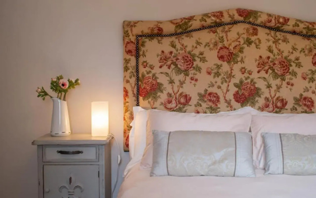 11 Deerpark Drive East