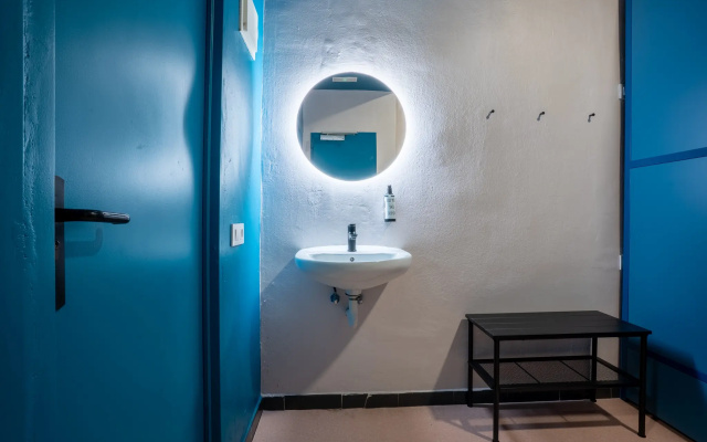 Ideal Youth Hostel