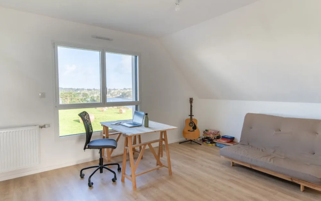 Pretty new House With Small sea View