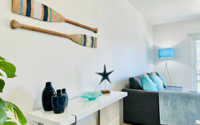 Waterfront 1BR Parking Walk to the Beach