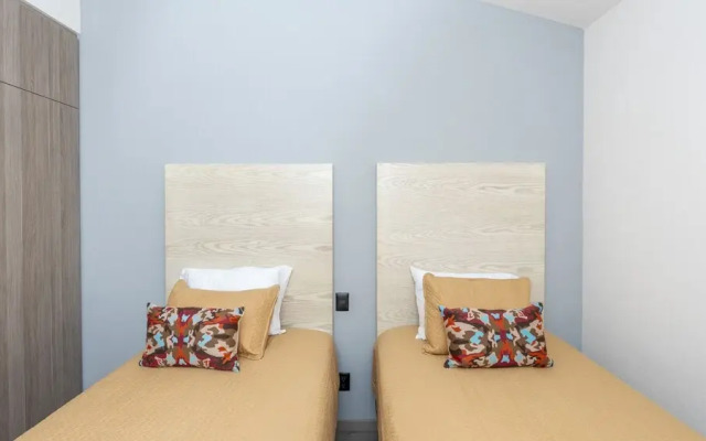 4BR Oasis with Pool & Gym at Nueva Escondida