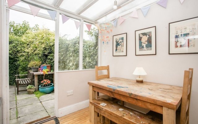 Spacious 3 Bedroom House in Clapton