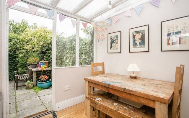 Spacious 3 Bedroom House in Clapton