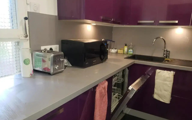 Nice 86m with Terrace Near the Beach!