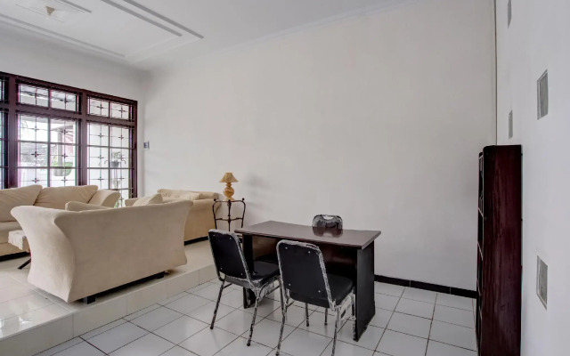 OYO 3467 White Residence