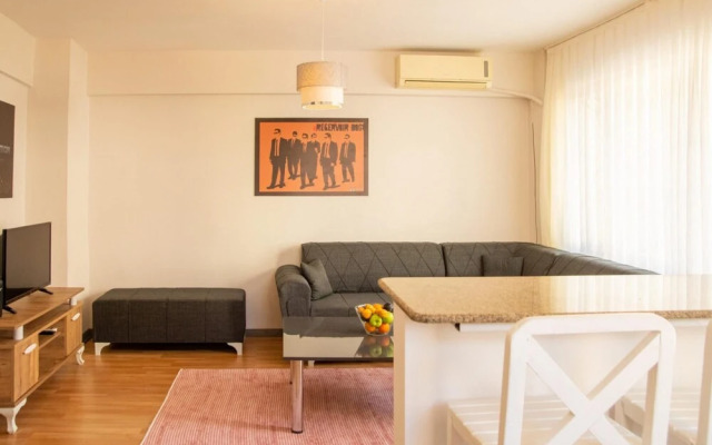 Vibrant and Central Flat Near Kordon in Alsancak