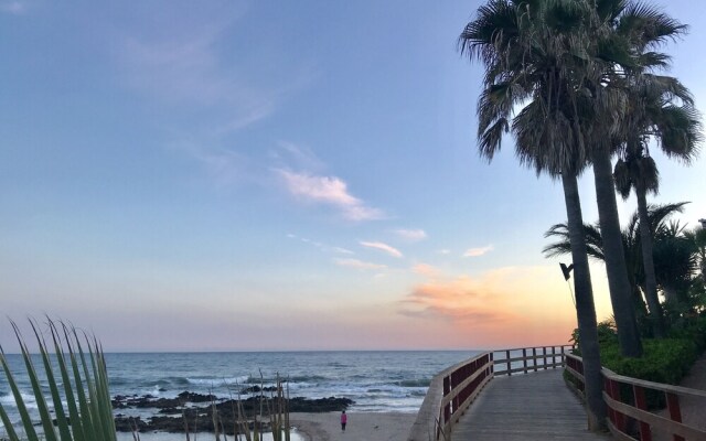 Mi Capricho Beachfront Apartment - Sitio de Calahonda