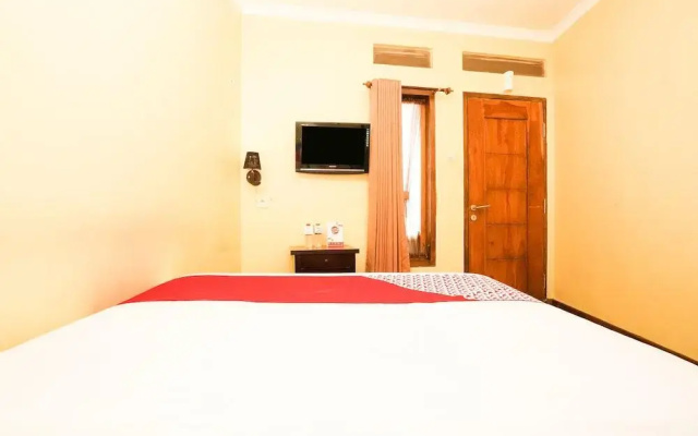 OYO 1080 Sm Bromo Hotel