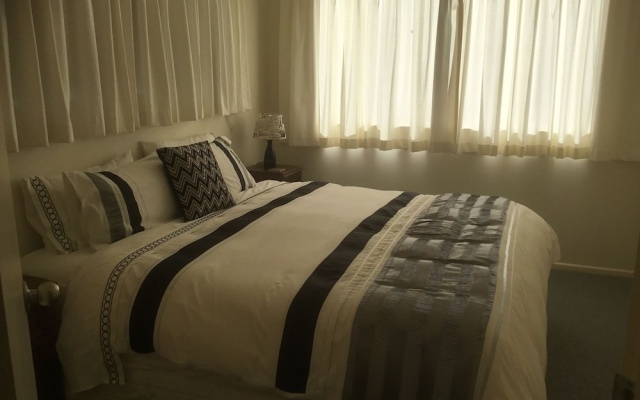 Antares Homestay – Guest Rooms – Renwick
