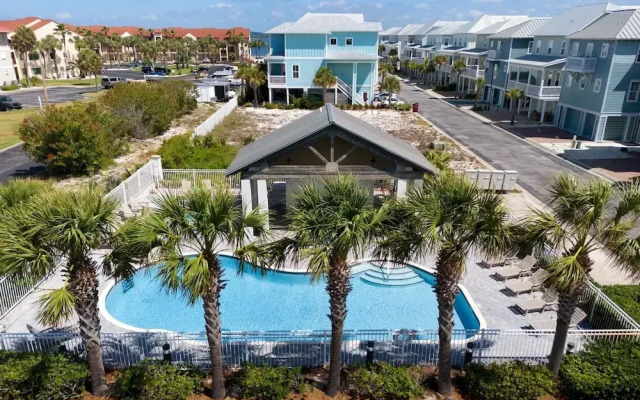 Bay Side 4 Bedroom Home by RedAwning