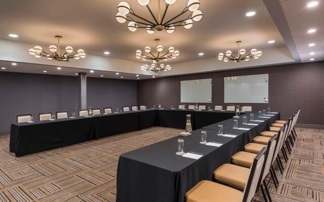 Crowne Plaza Providence-Warwick Airport by IHG
