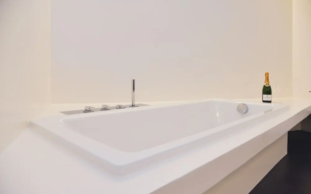 One & Only Lake View Penthouse No01