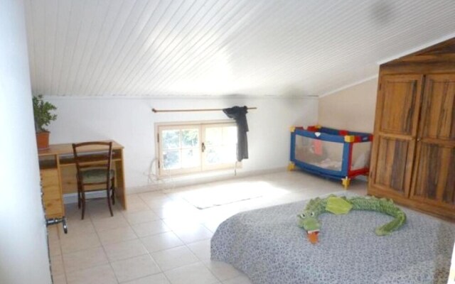 Villa With 6 Bedrooms in Cannes-et-clairan, With Wonderful Mountain Vi