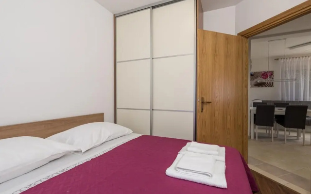Beautiful Apartment in Povljana With Wifi and 2 Bedrooms
