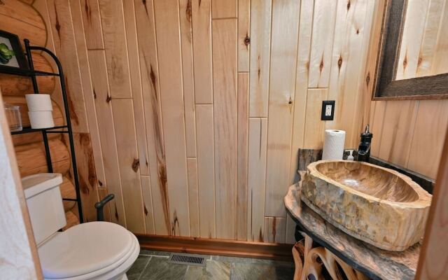 Osprey Lake Cabin 4 Bedroom Home by RedAwning