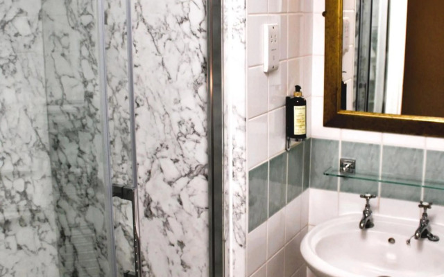 Victoria Square Hotel